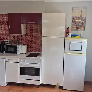 Lovely With Free Parking Apartment